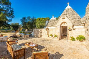Отель Trullo con piscina baby  Сан-Микеле-Салентино